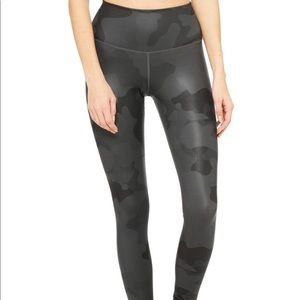 ALO Yoga High-Waist Airbrush Black Camo Legging